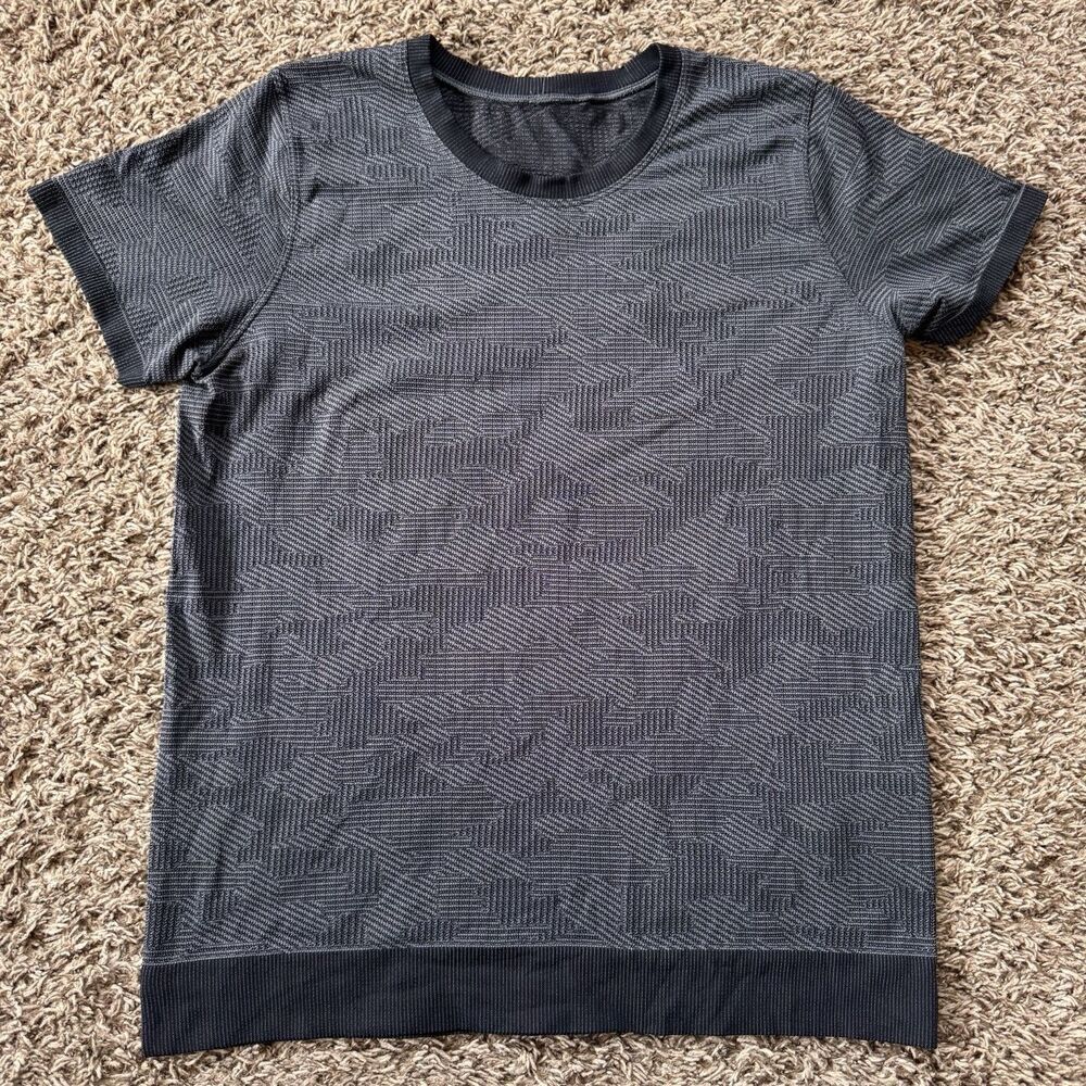 Lululemon Women’s Size 6 Grey Camo Short Sleeve Swiftly Breathe Shirt Stretch